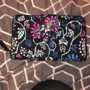 Vera Bradley RFID turnlock wallet